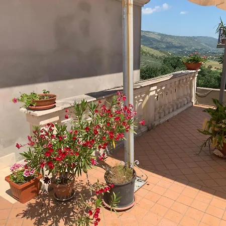 בית חווה Torre Ercolana אנגני